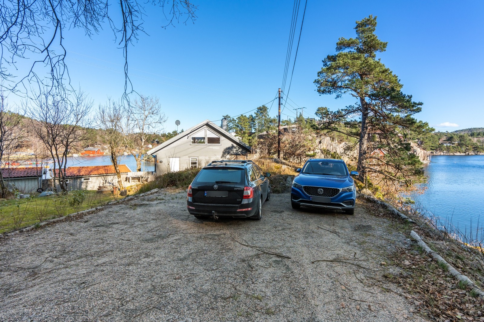 Romslig parkering på egen tomt Galleribilde