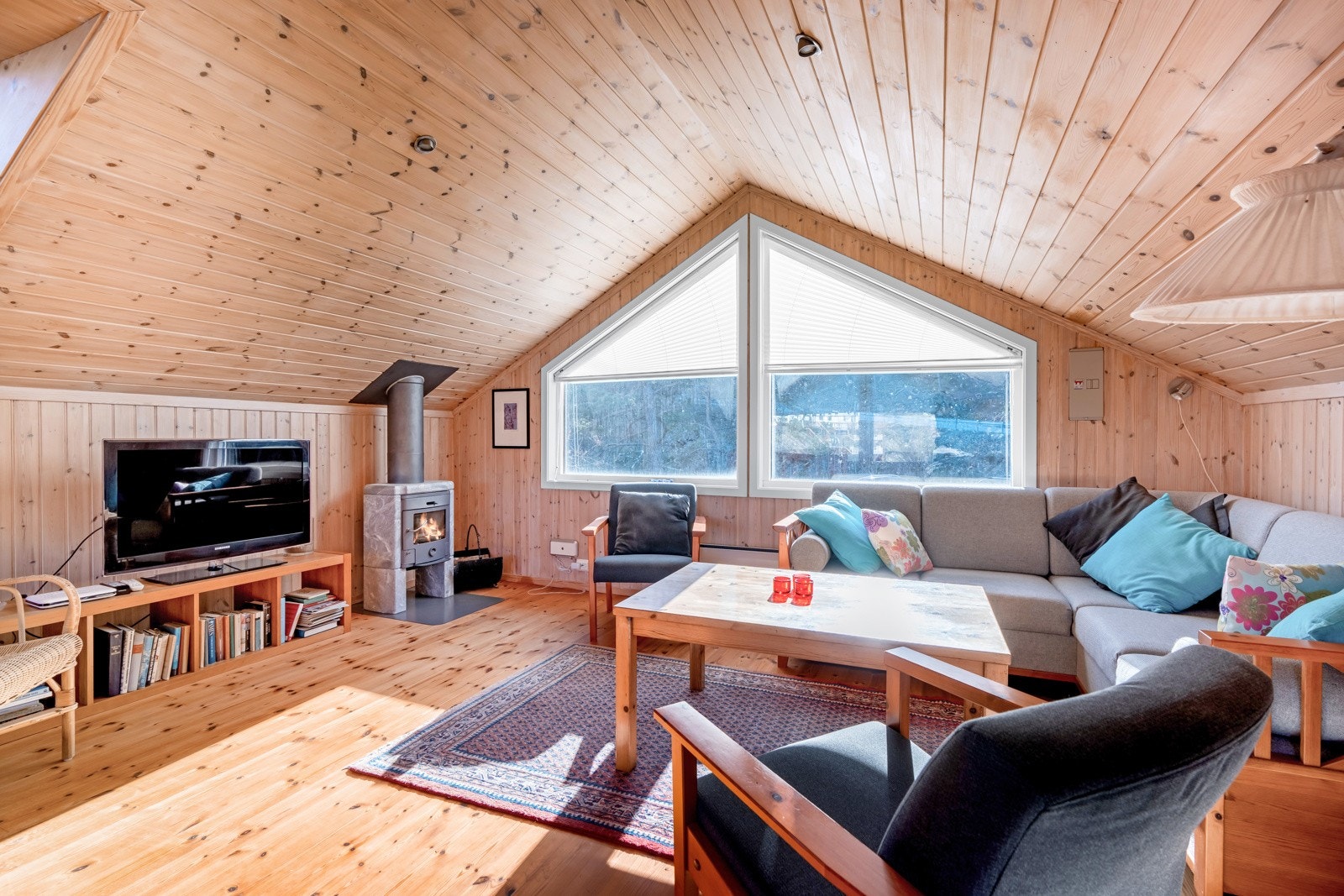 Loftstue i hytten - med stort utsiktsvindu Galleribilde