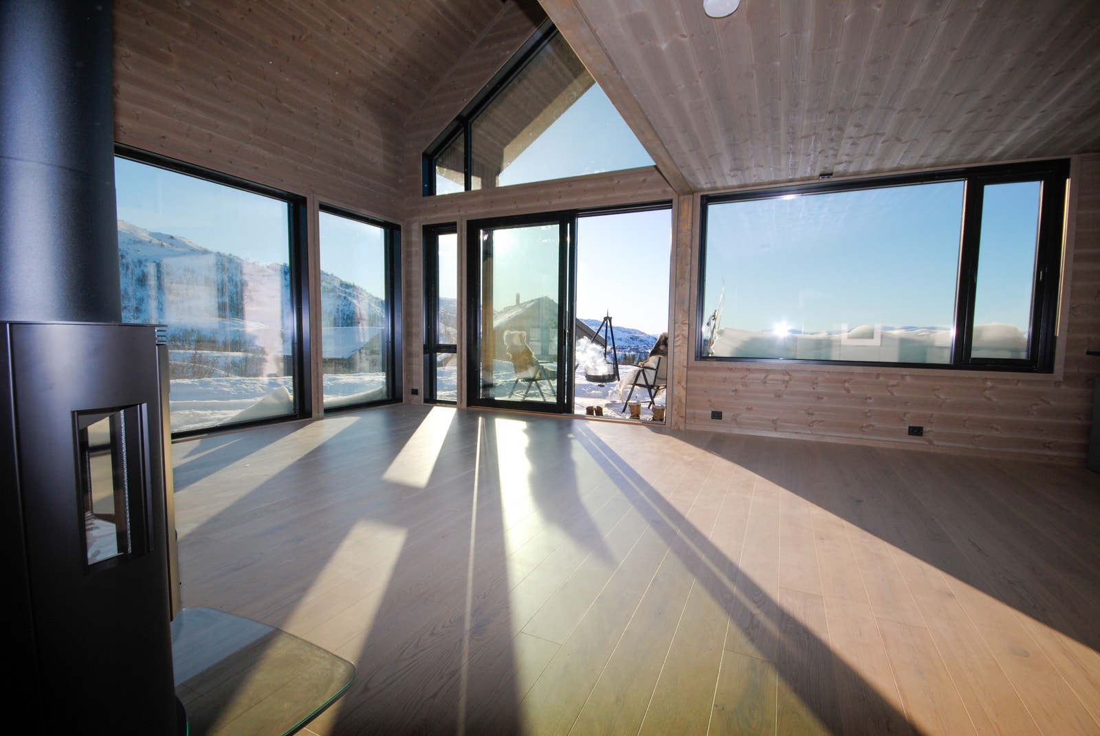 Loft over kjøkkenet som vist her gjelder ikke for hytten på tomt 13. Her blir det mønt himling over hele stue og kjøkken. Ønsker du loft over kjøkken kan dette bestilles som tilvalg Galleribilde