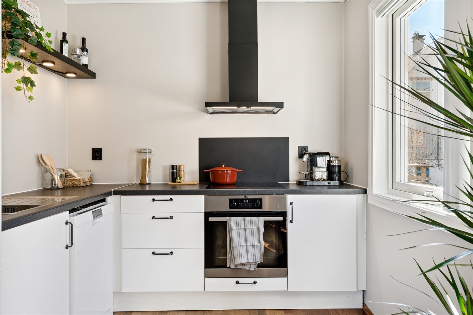 Induksjonstopp og stekeovn var ny i 2022 og medfølger sammen med øvrige hvitevarer Galleribilde