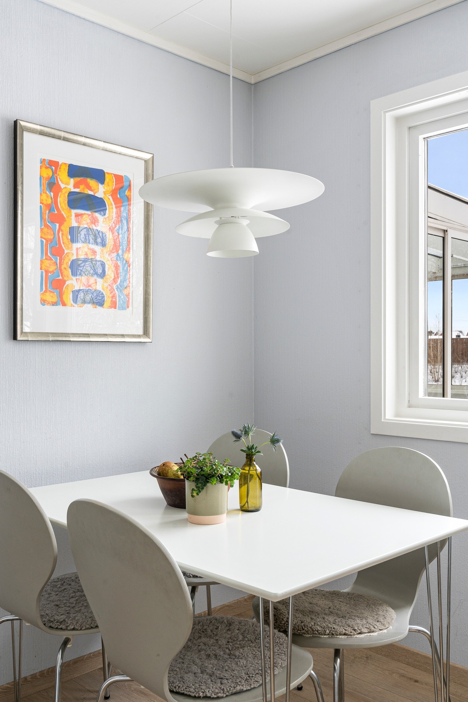 Plass til frokostbord ved kjøkken. Galleribilde