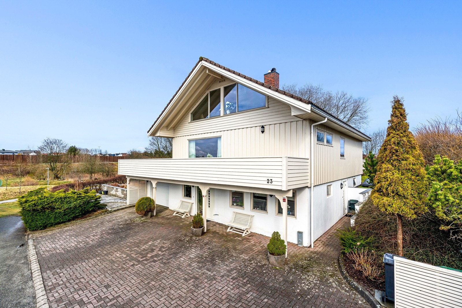 Stor og innholdsrik enebolig over tre plan. Galleribilde