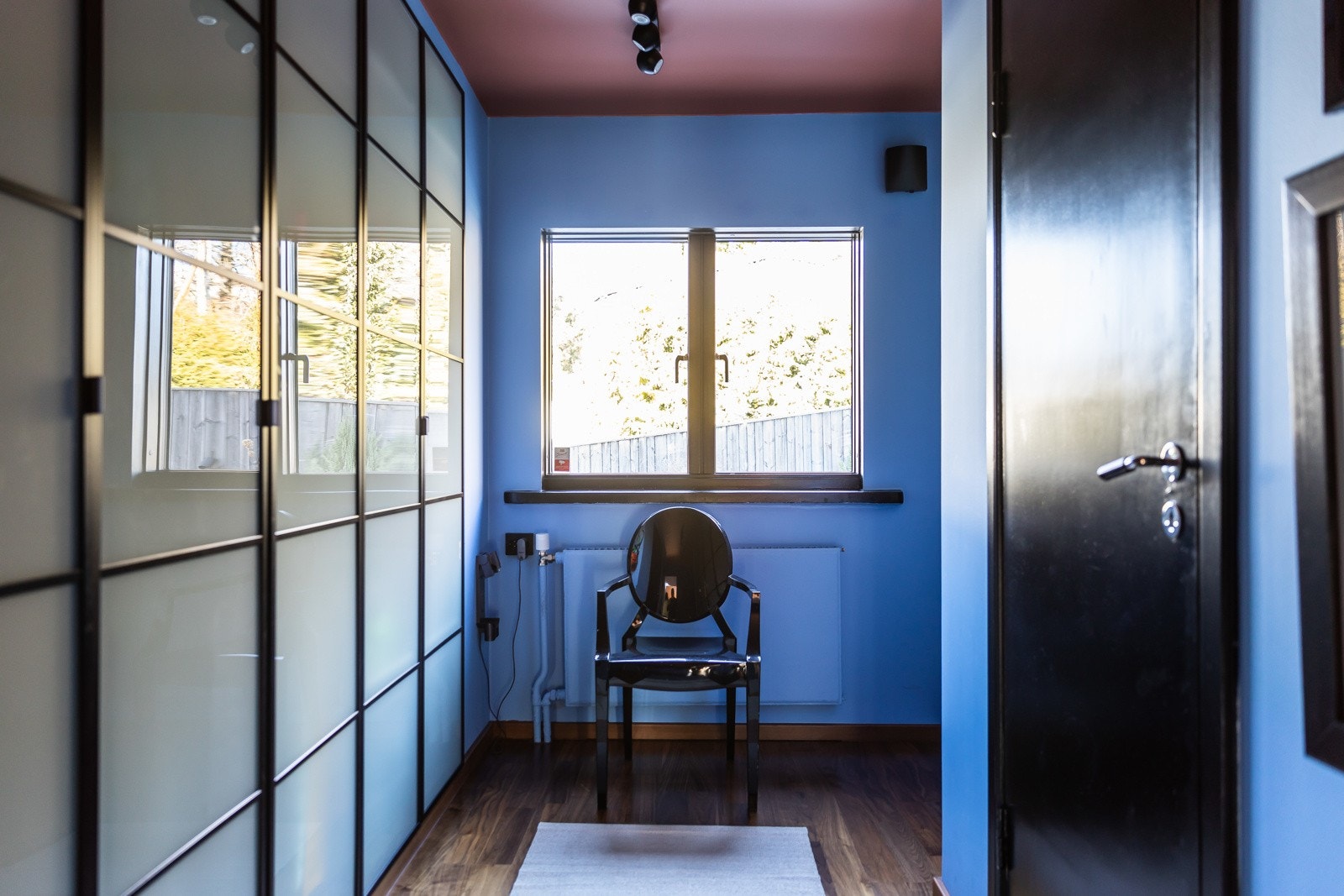 Innbydende hall med innebygd garderodesystem Galleribilde
