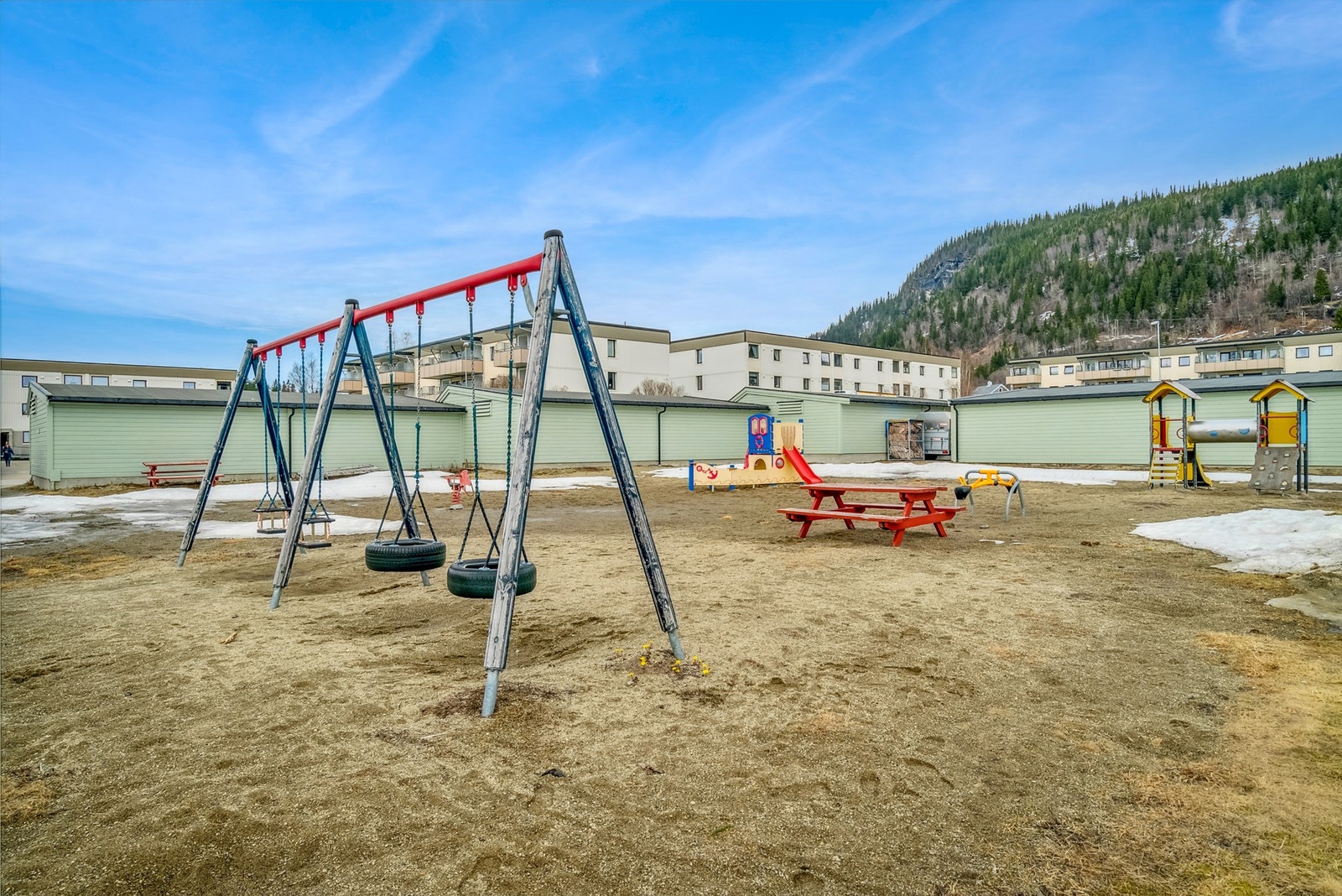 Lekeplass i Ormenget borettslag Galleribilde