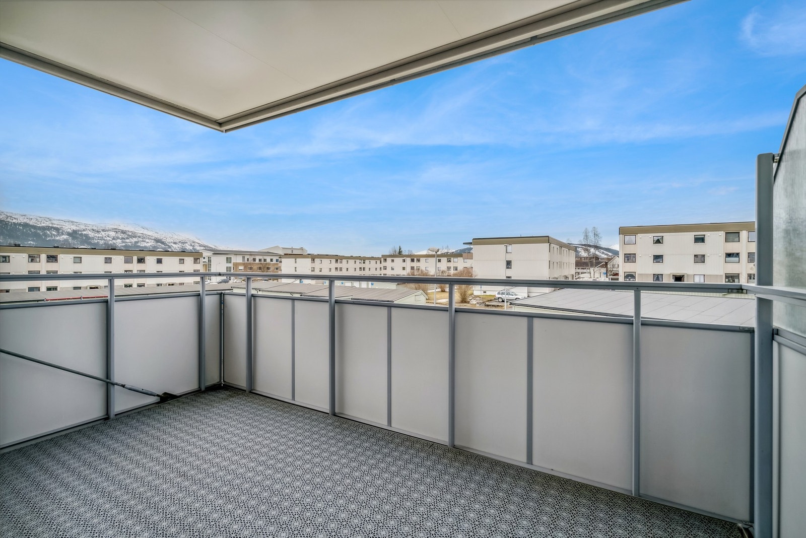 Fra balkongen har du oversikt over store deler av borettslaget Galleribilde