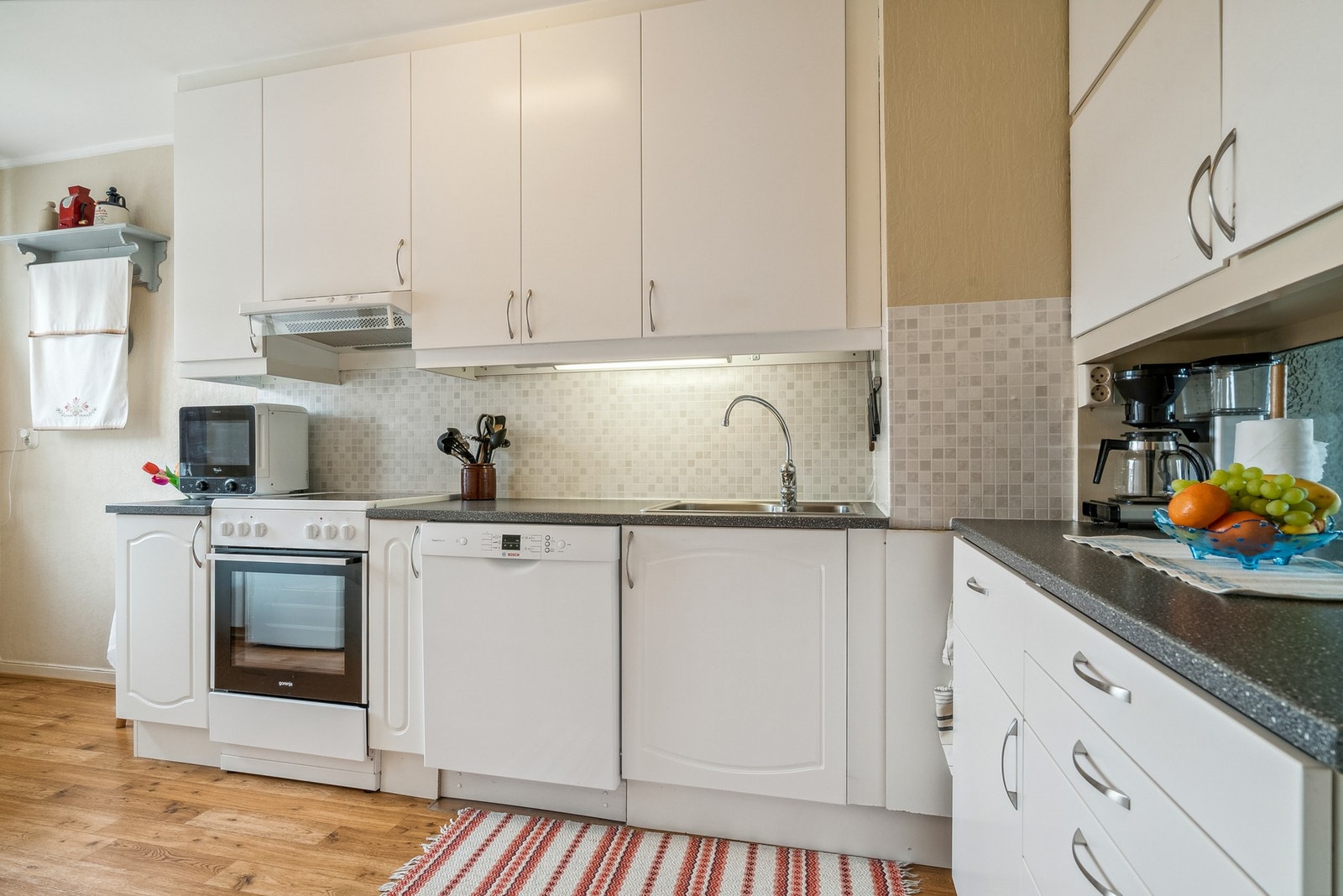 Solid og romslig kjøkken Galleribilde