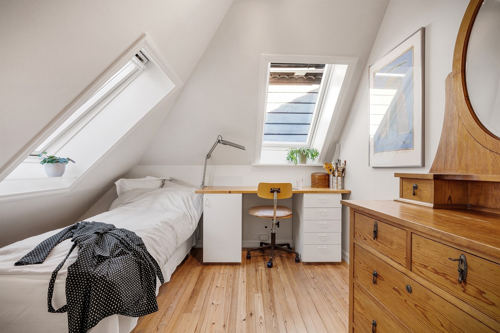 Leilighetens andre soverom. Plass til seng og annen ønsket møblering! Galleribilde