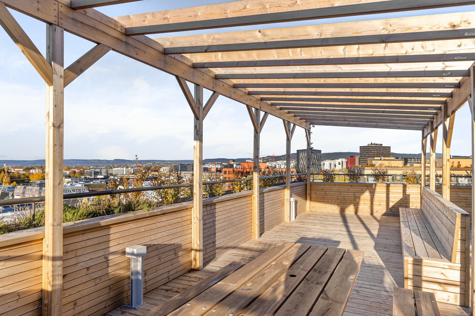Ta heisen opp til øverste etasje for å nyte takterrassen og sol hele dagen! Galleribilde