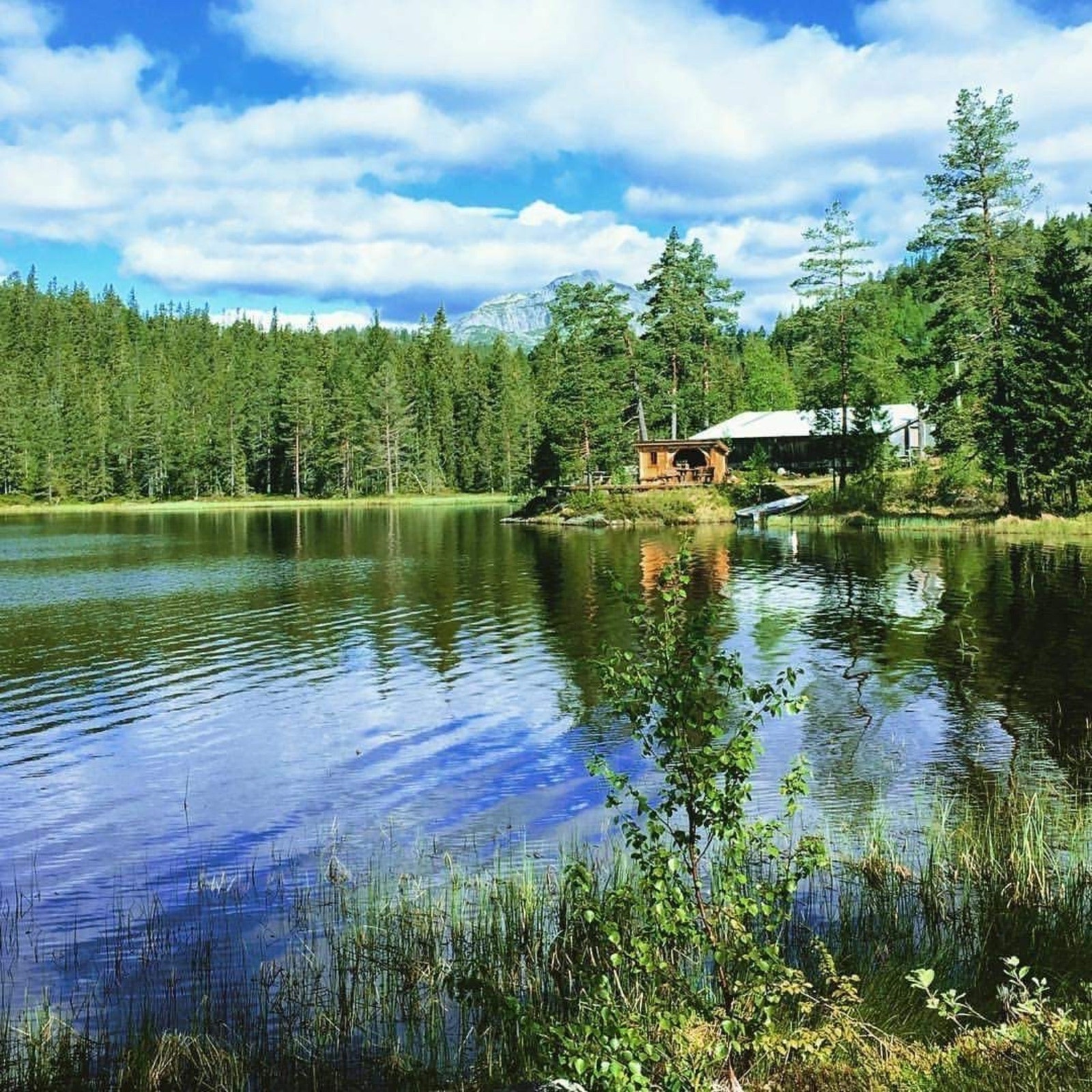 Ved Fikstjønn er det tilgang på gapahuk og bademuligheter Galleribilde
