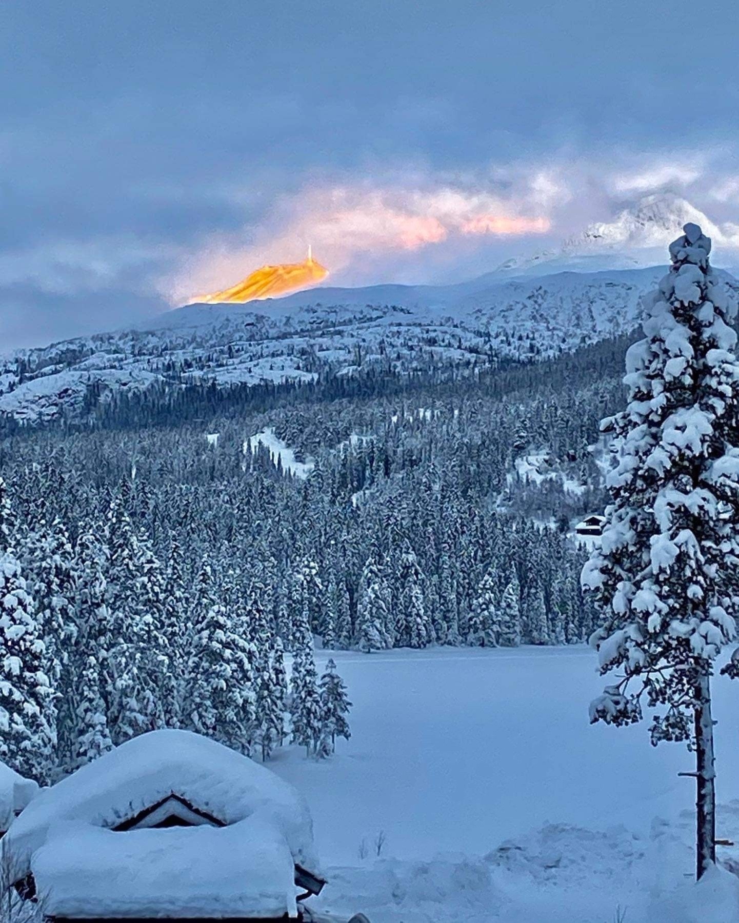 Nydelig! Gaustatoppen i det fjerne Galleribilde