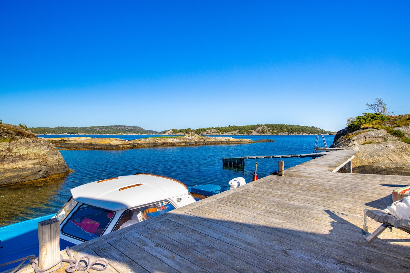 ...og herfra kan man også enkelt utforske og nyte skjærgården videre utover med båt, kajakk, vannski etc Galleribilde