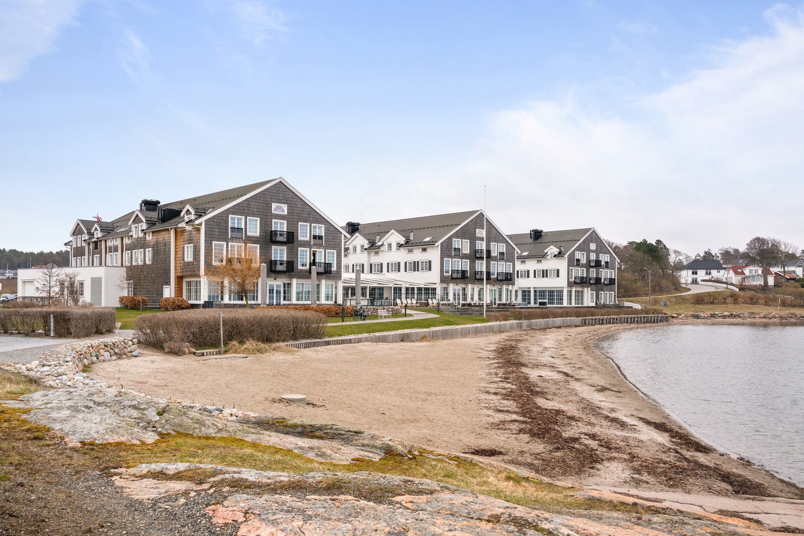 Skulle du trenge en dukkert har du fristranda på Støtvig kun 100 meter fra døren Galleribilde