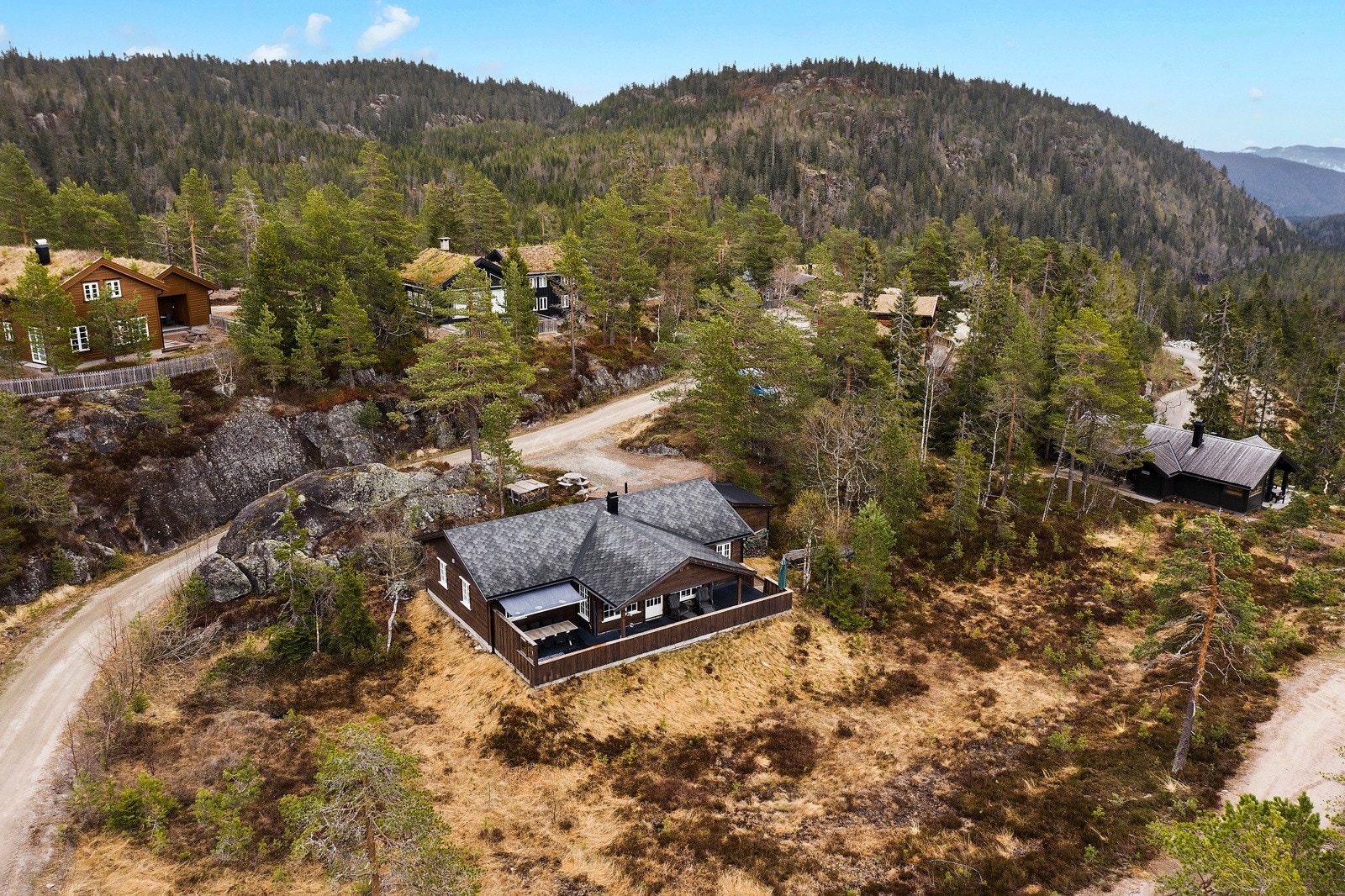 Helårshytte - flotte turstier om vår, sommer og høst - fantastiske skiløyer om vinteren! Galleribilde