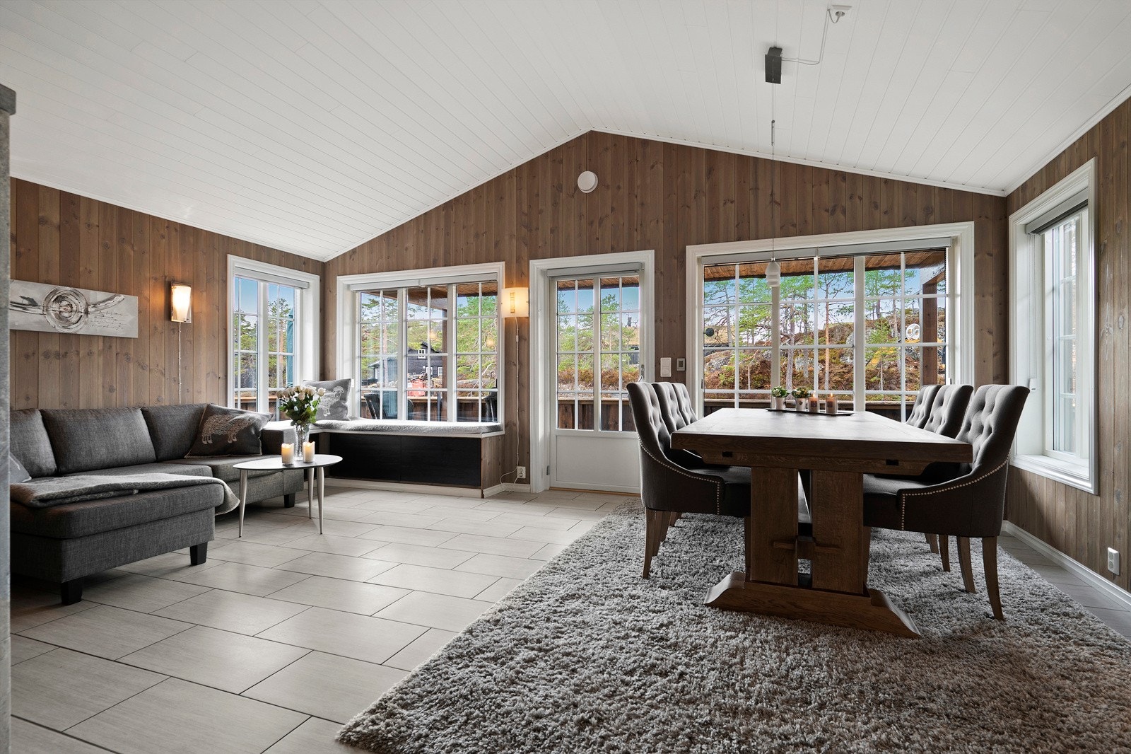 Spisestue/stue Galleribilde