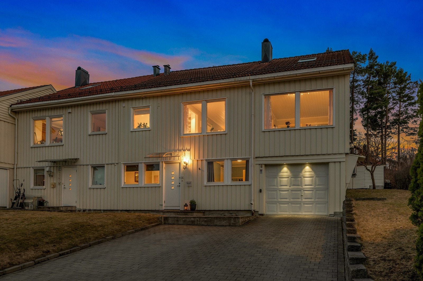 Velkommen til Granvegen 29 - En stor og koselig halvpart på Charlottenlund. Galleribilde