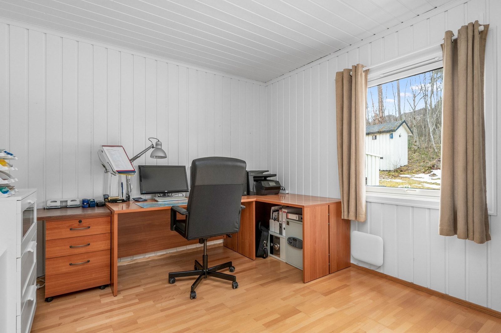 Soverom/kontor i hovedetasjen på 11 kvm. Galleribilde