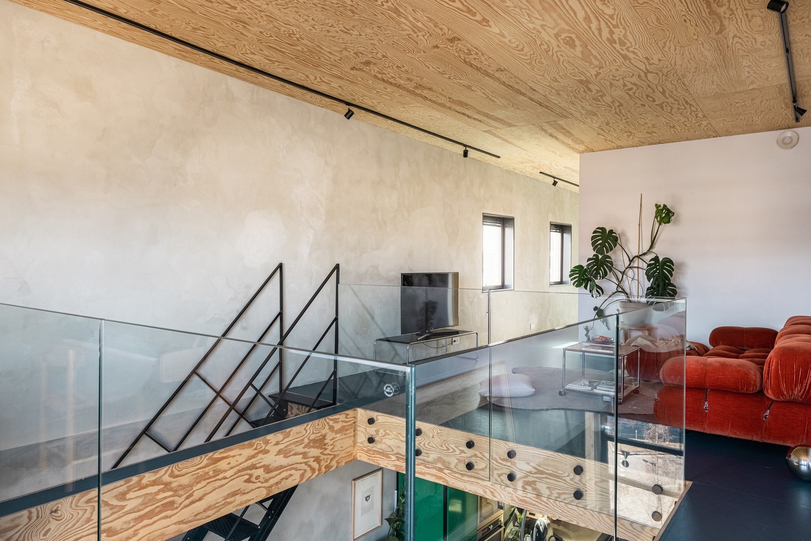 Alt av interiør er utformet av arkitekt og møbeldesigner. Galleribilde