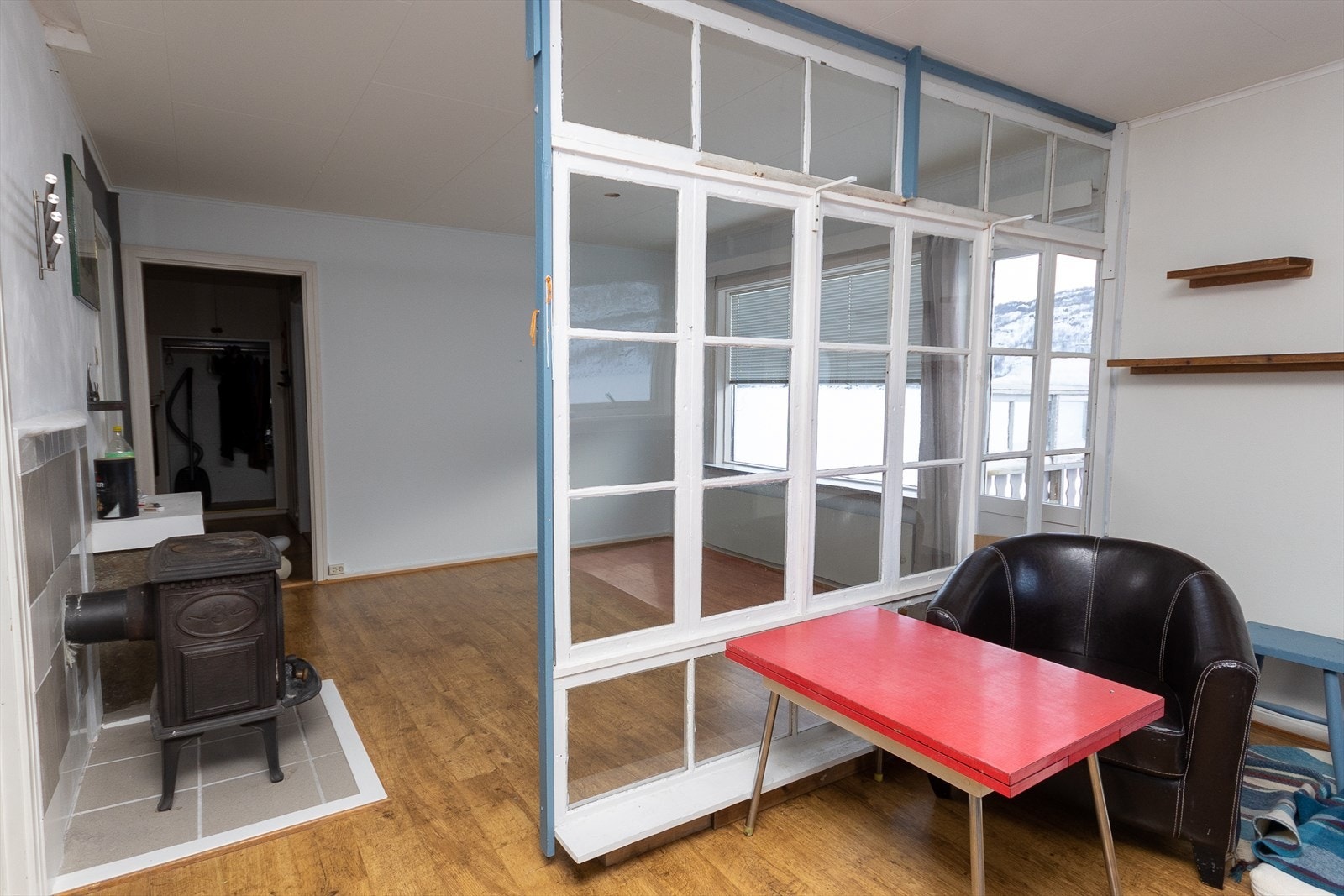 Stue med romdeler Galleribilde