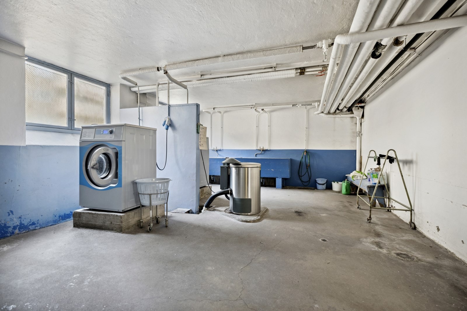 Vaskekjeller hvis man ønsker å bruke denne. Det er opplegg for vaskemaskin på bad i leiligheten. Galleribilde