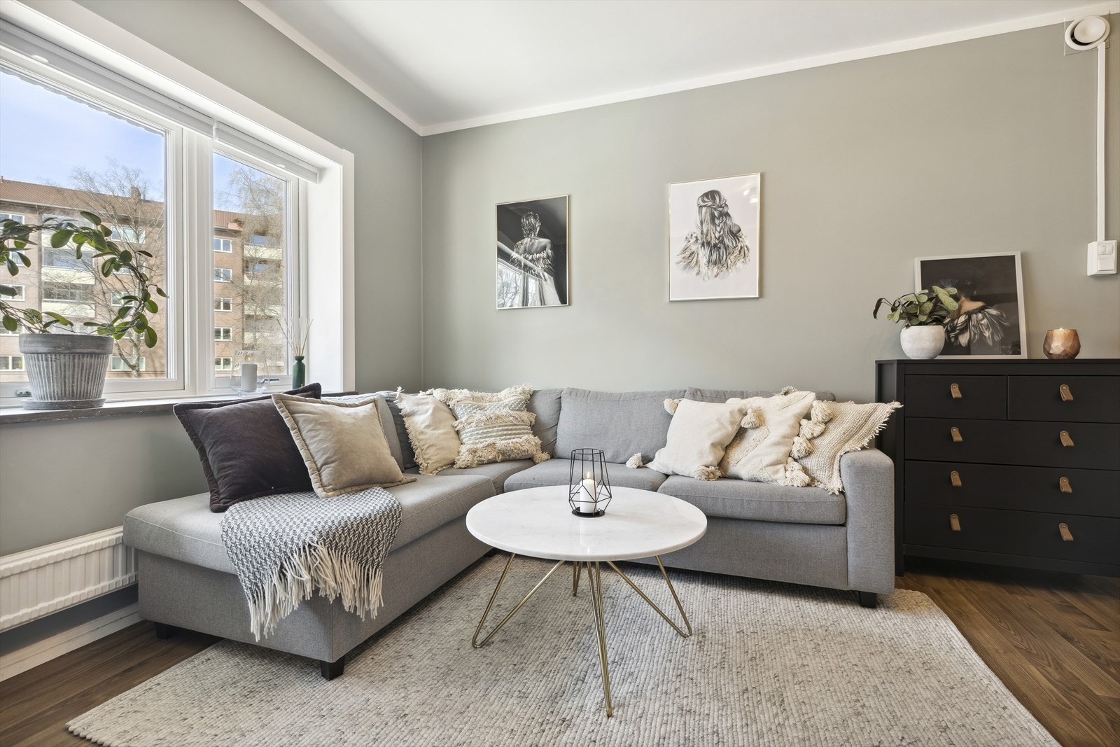 Alle overflater i boligen ble malt i 2021. Galleribilde