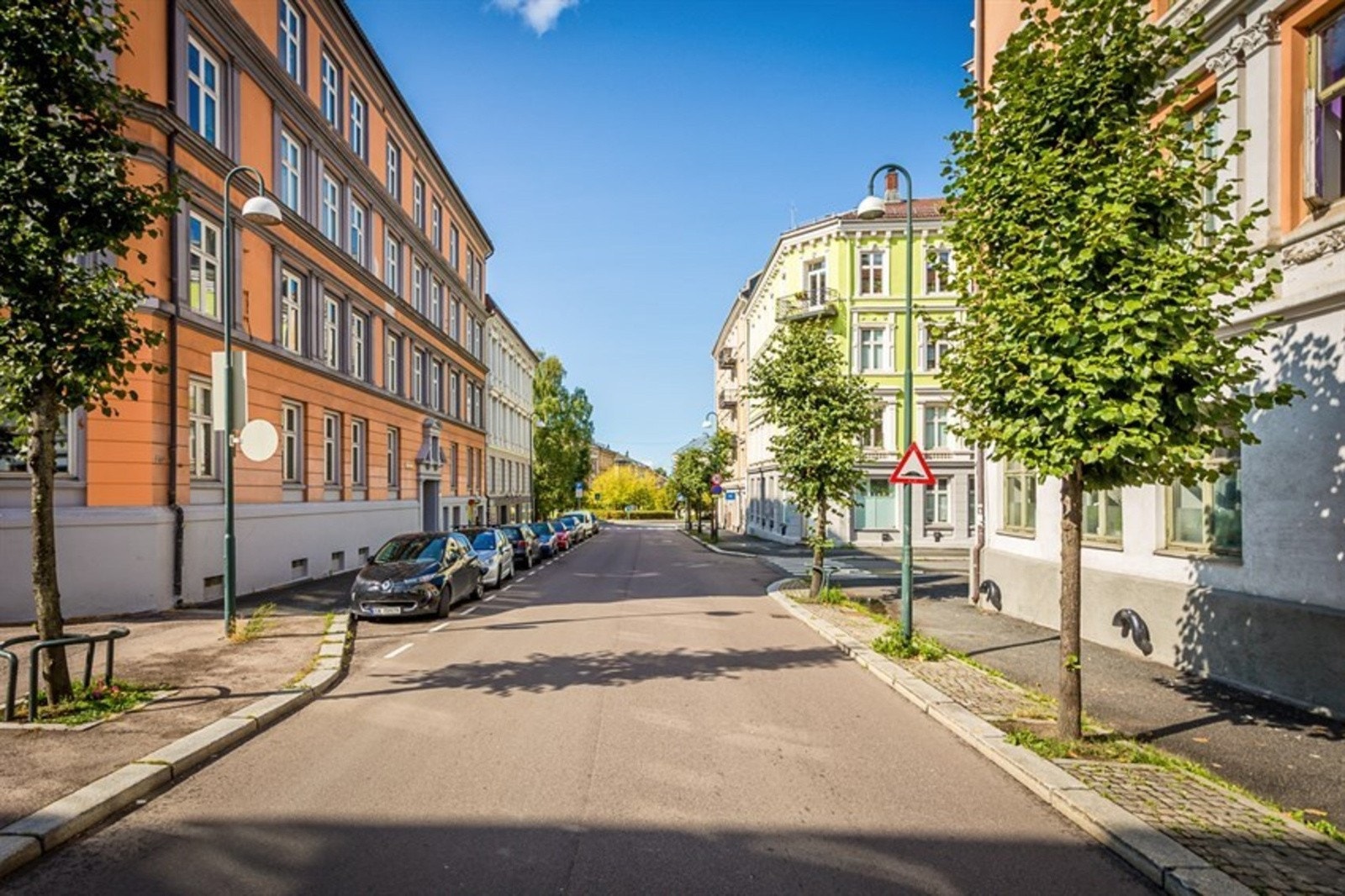 Gamlebyen er omringet av flere parker og grøntområder, og på vår- og sommerhalvåret er dette et sosialt og folkerikt nabolag. Galleribilde