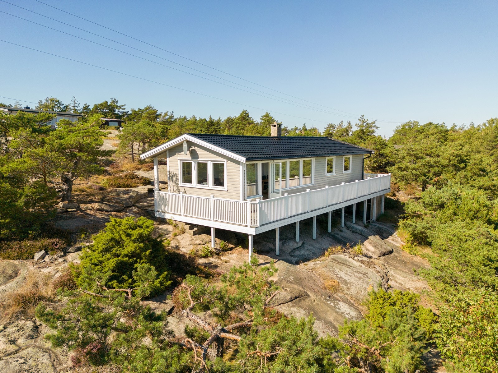 Stor solrik veranda med mulighet for lagring Galleribilde