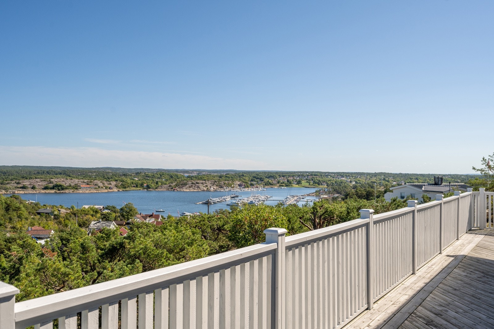 Utsikt i retning Sand Marina og Sverige med Koster Galleribilde