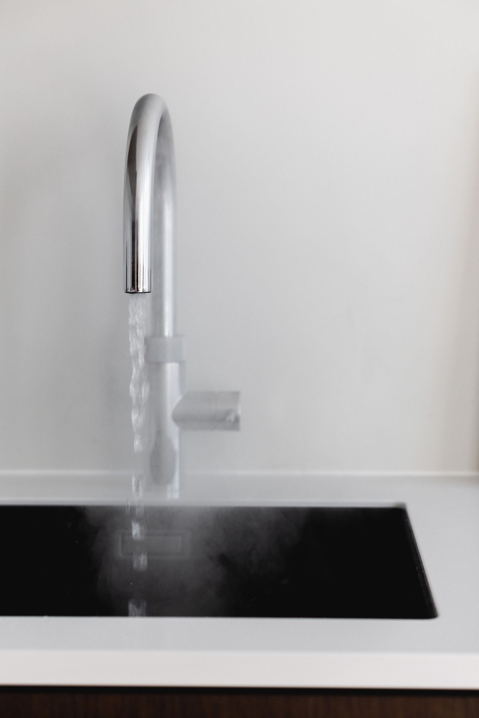 Quooker leverer kokende vann rett fra kranen. Galleribilde