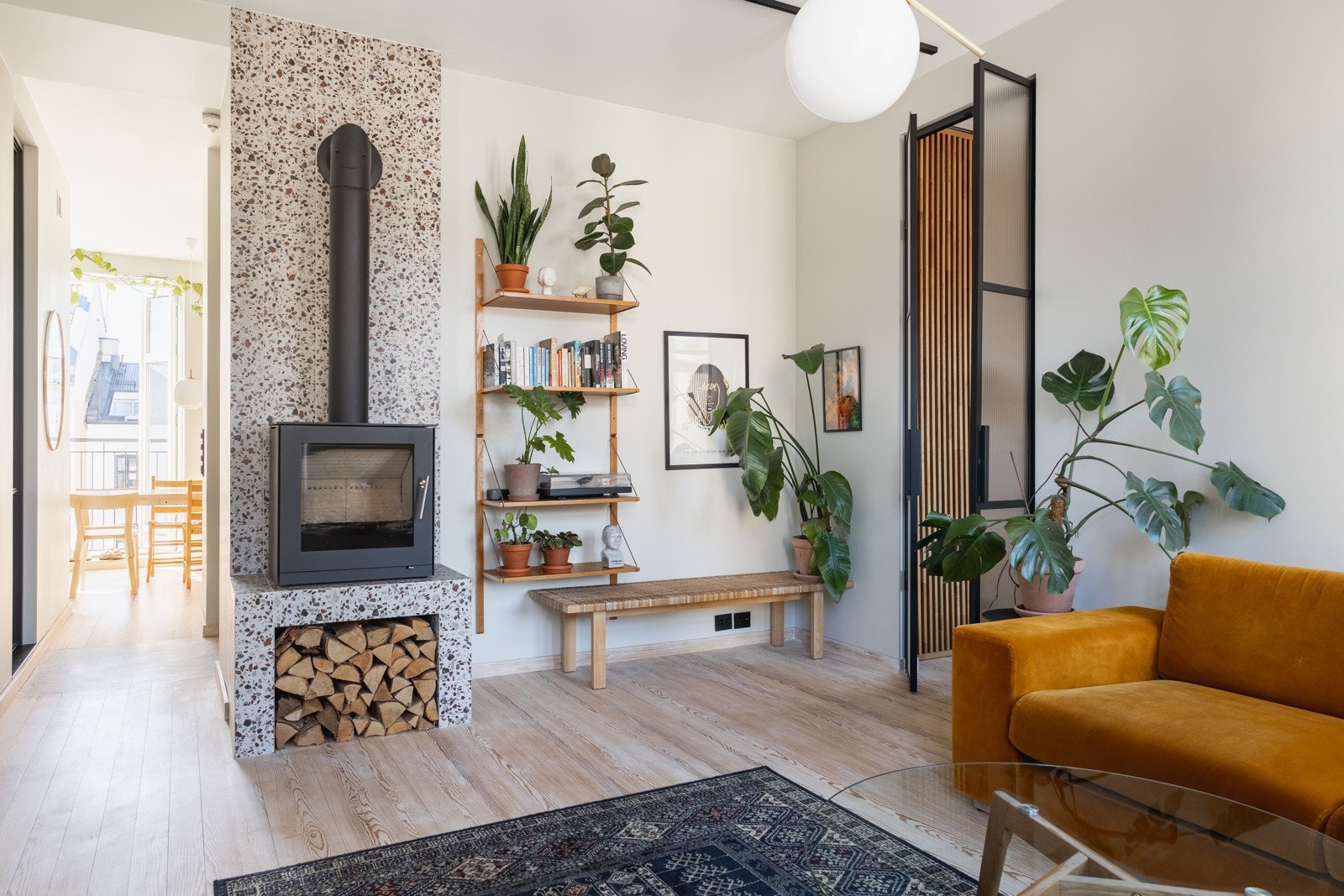 Peisen er levert av Rais som gir god varme og har et tidløst design. Galleribilde