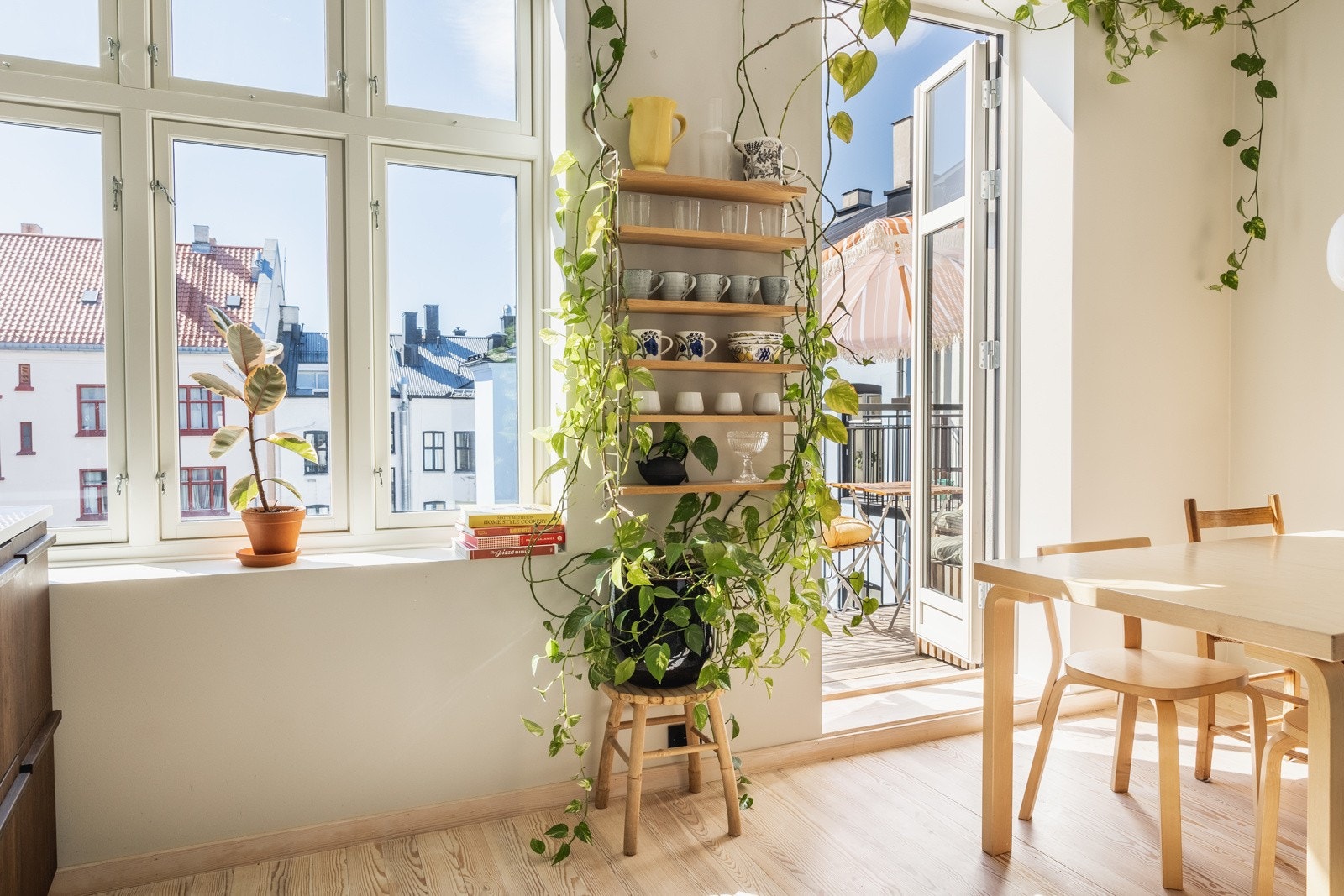 Hele leiligheten ble pusset opp i 2020 med estetiske og unike løsninger. Galleribilde