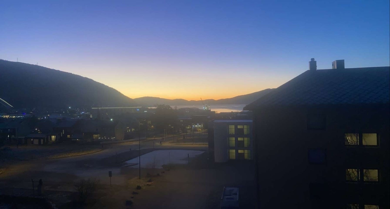 Vakker solnedgang tatt fra balkongen. Galleribilde
