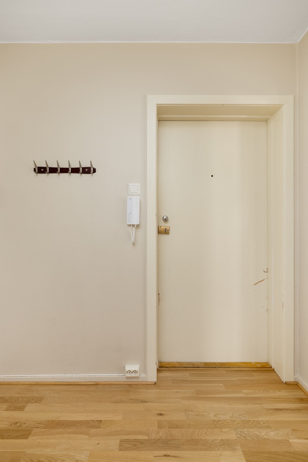 Det er montert porttelefon i leiligheten. Galleribilde