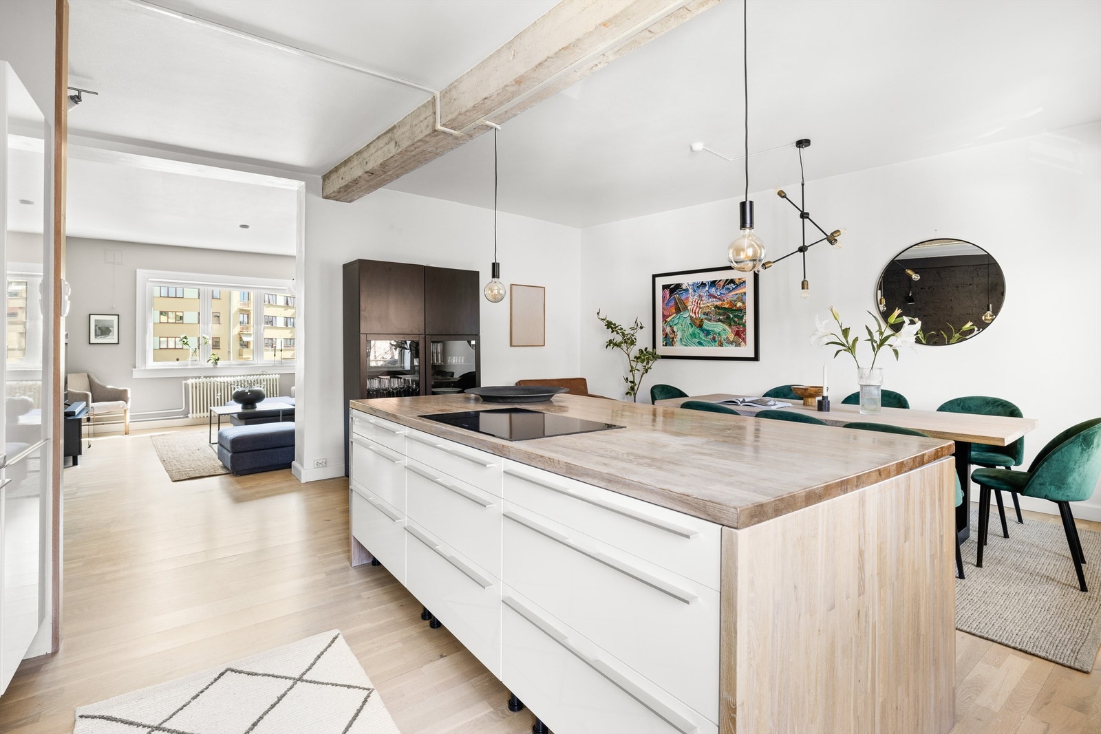 Leiligheten er gjennomgående og har dermed mye lys Galleribilde