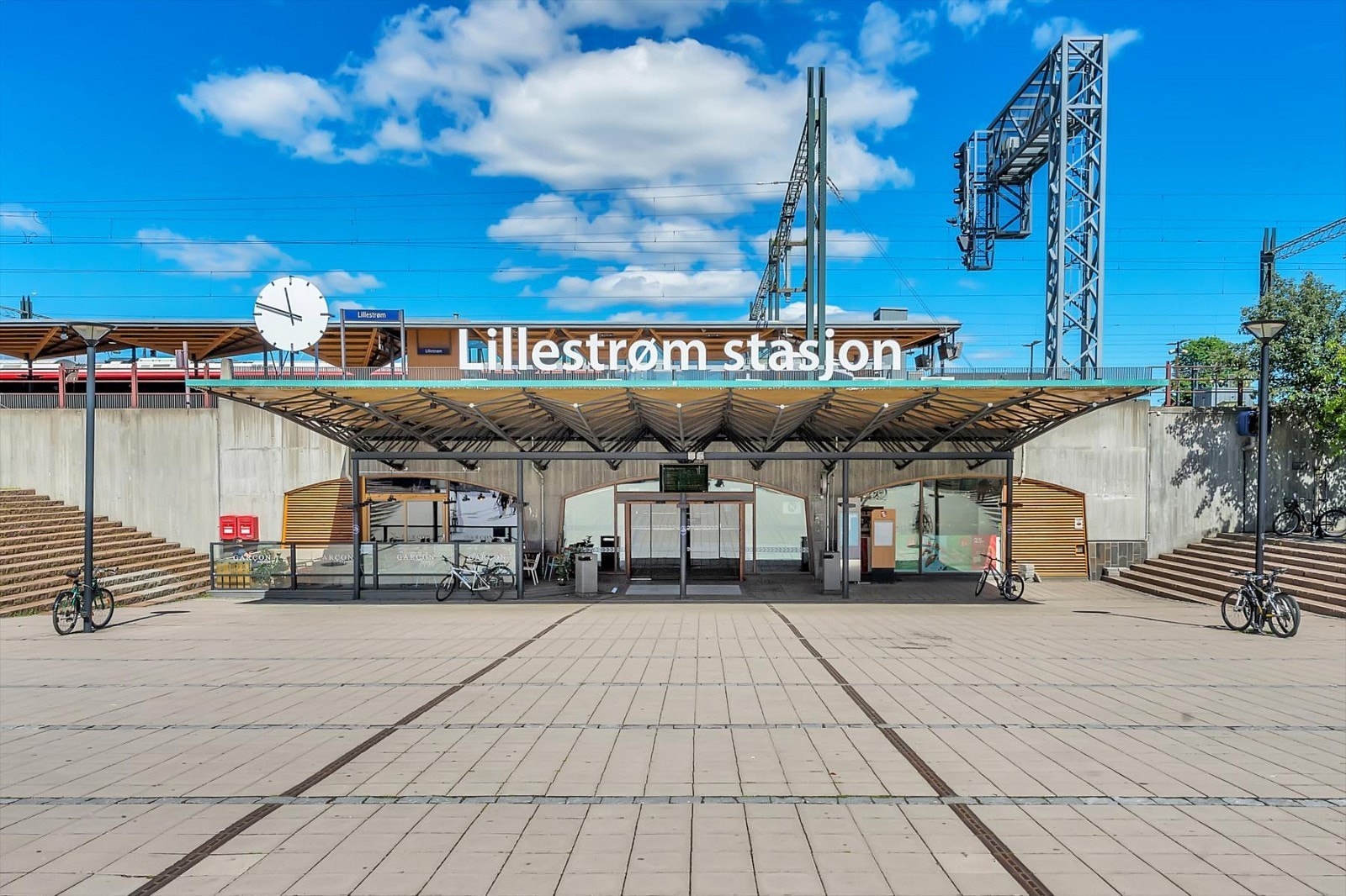Lillestrøm stasjon - herfra tar det kun ca 10 minutter til Oslo S. Galleribilde