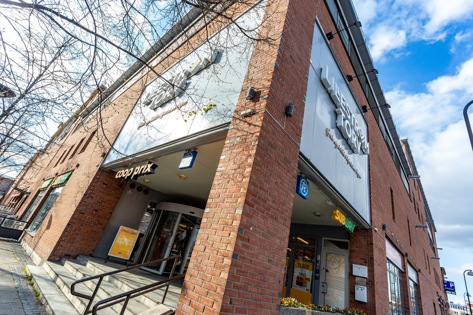 Beliggenheten er svært sentral med kun noen få skritt gange til senteret Lillestrøm Torv. Galleribilde