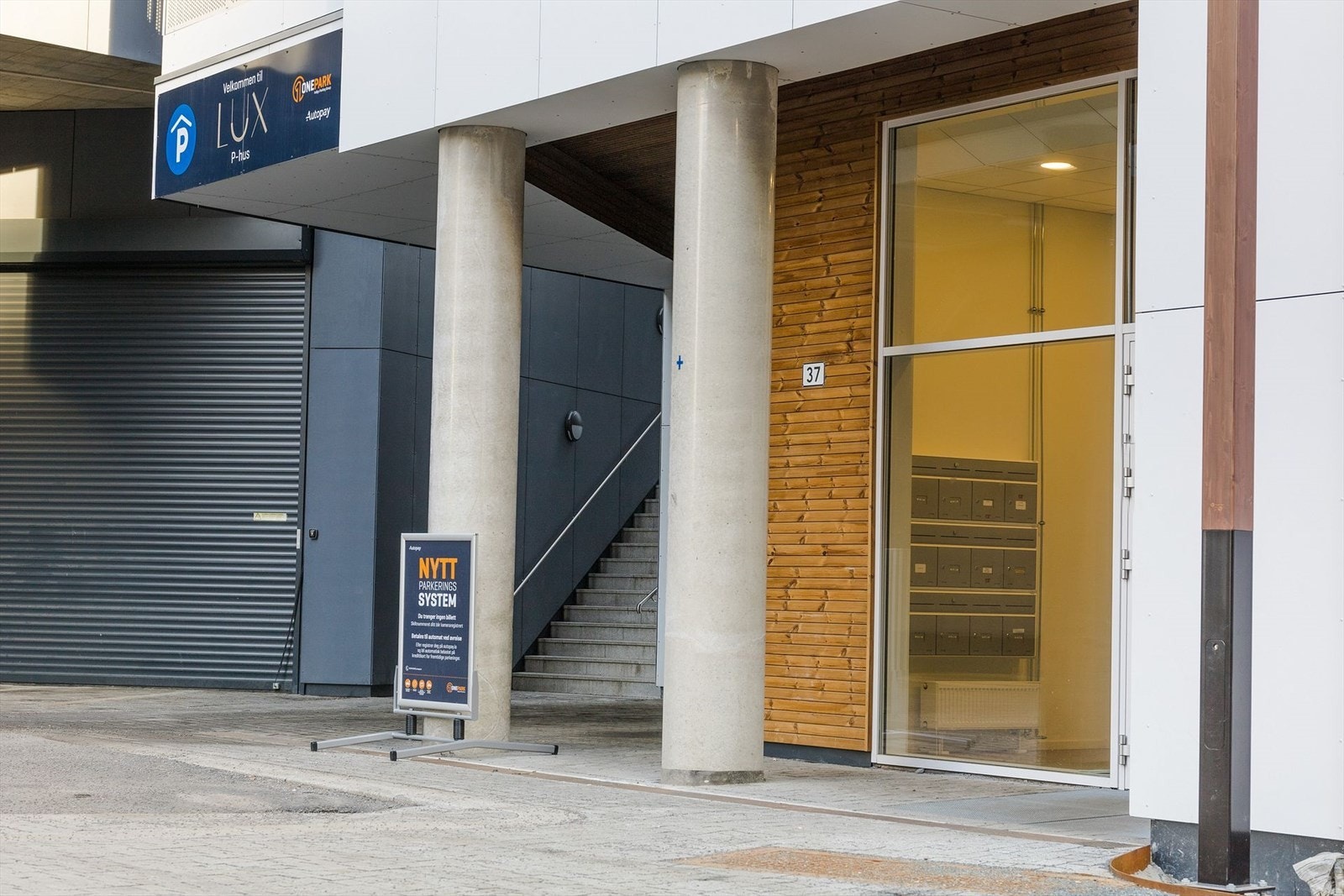 Inngangsparti. Galleribilde