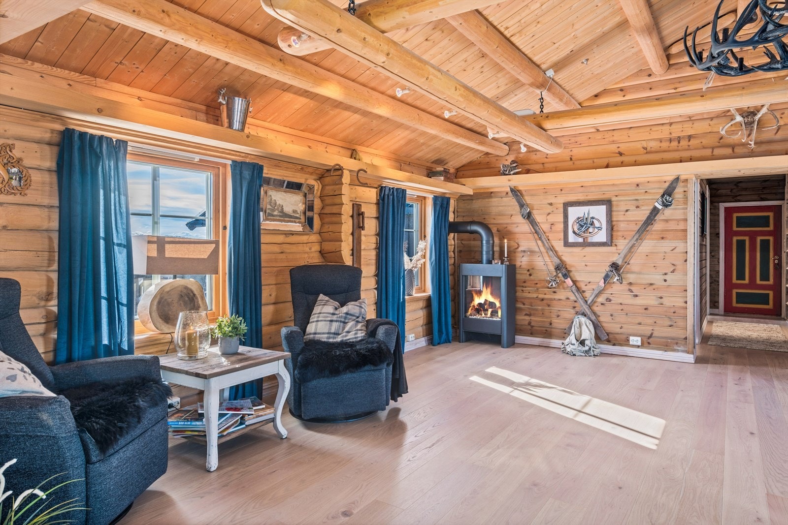 Gasspeis som gir godt med kos og varme på kaldere dager. I tillegg finnes en luft-til-luft varmepumpe i leiligheten. Galleribilde