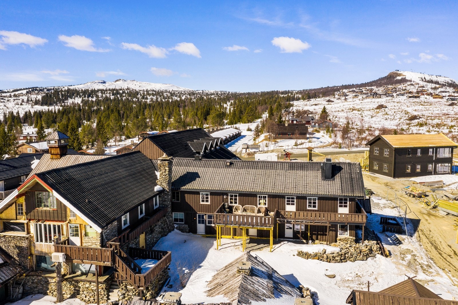 Leiligheten ligger hovedsakelig i 2. etg, men har entré, gang og bod i 1. etg. Galleribilde