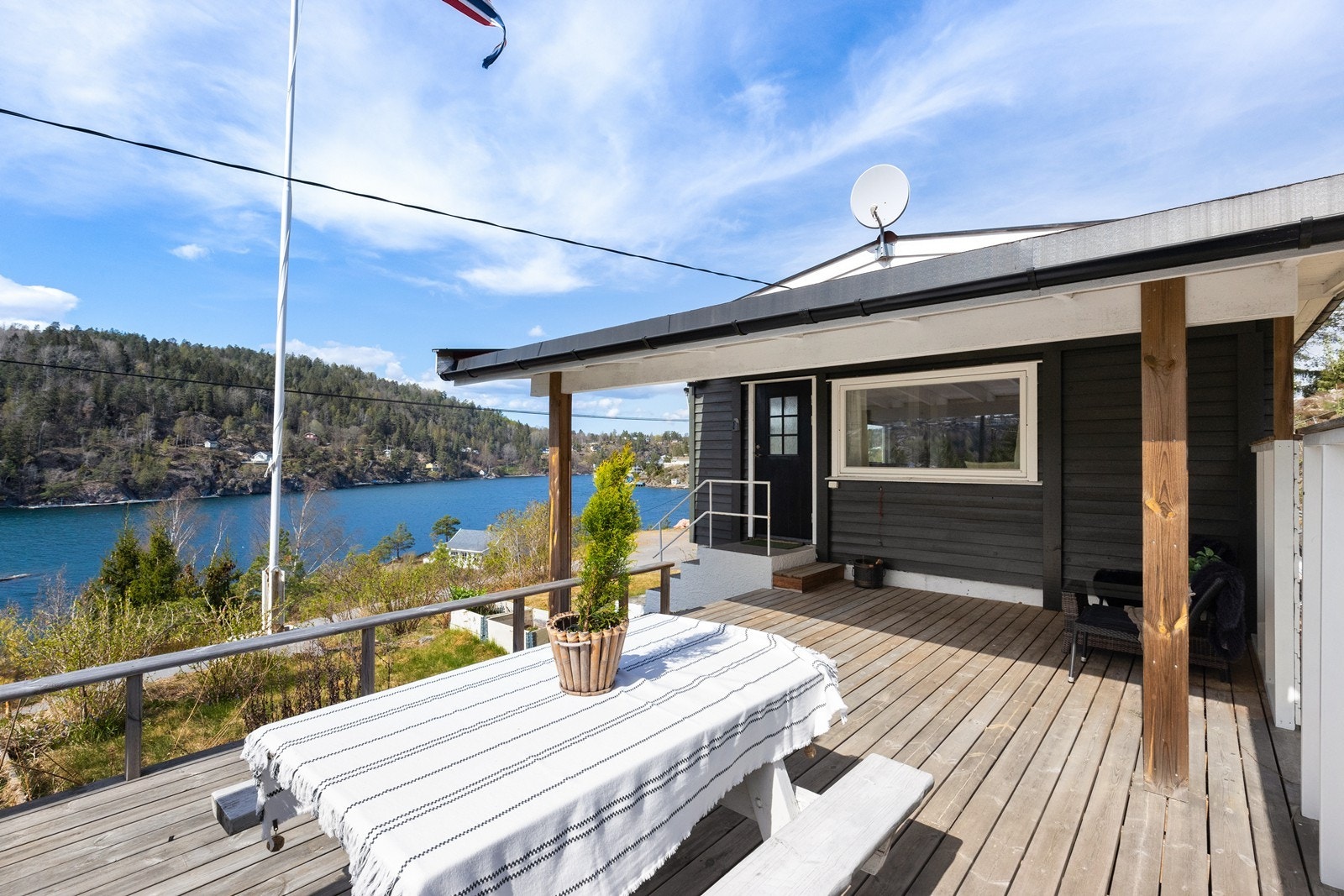 Terrasse med plass til hele familien Galleribilde