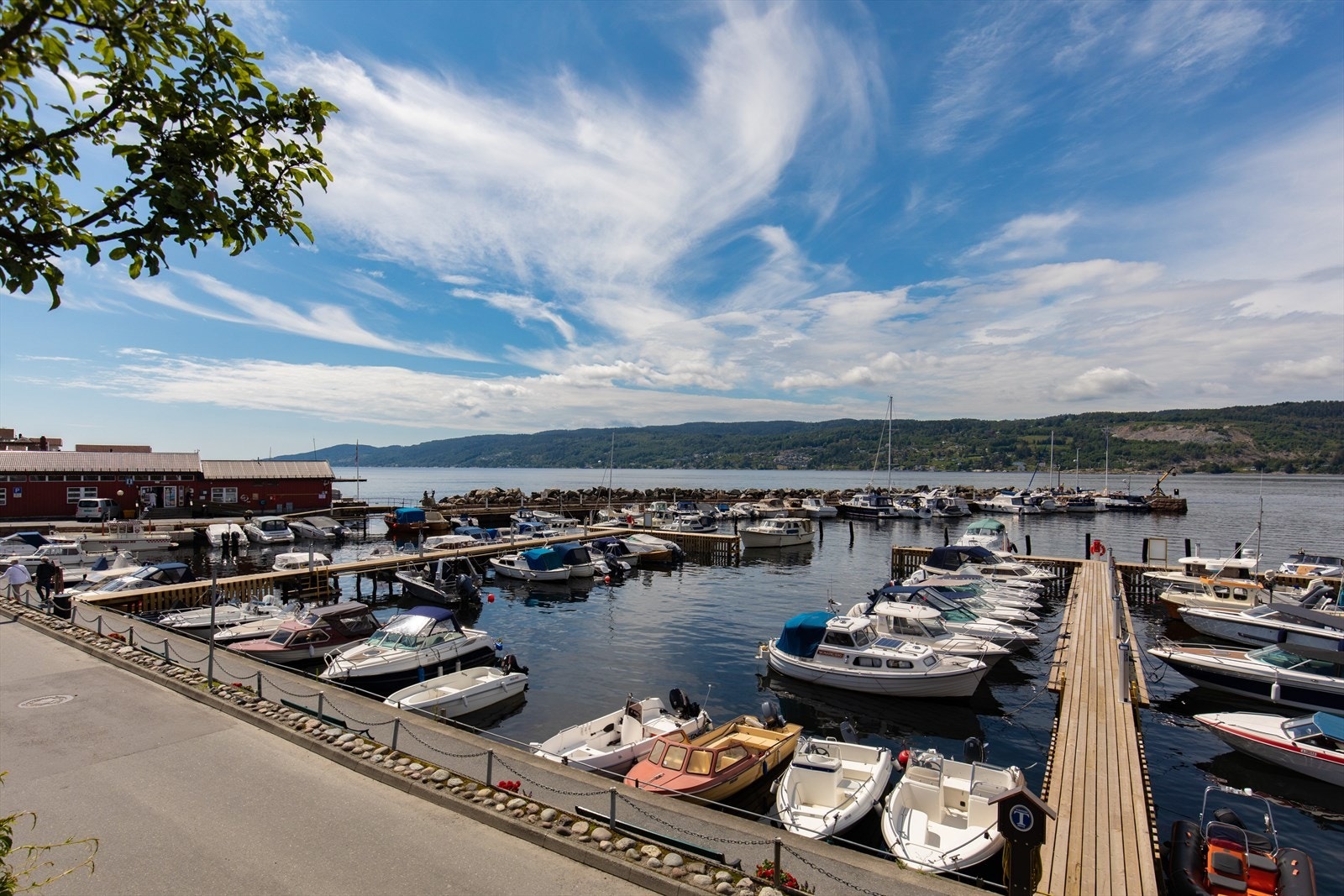 Båthavna i sentrum Galleribilde