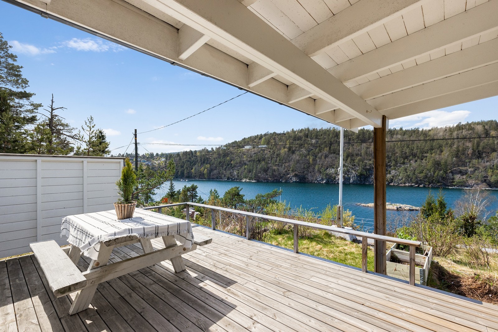 Umiddelbare nærhet til sjøen, bading og båtliv. Galleribilde