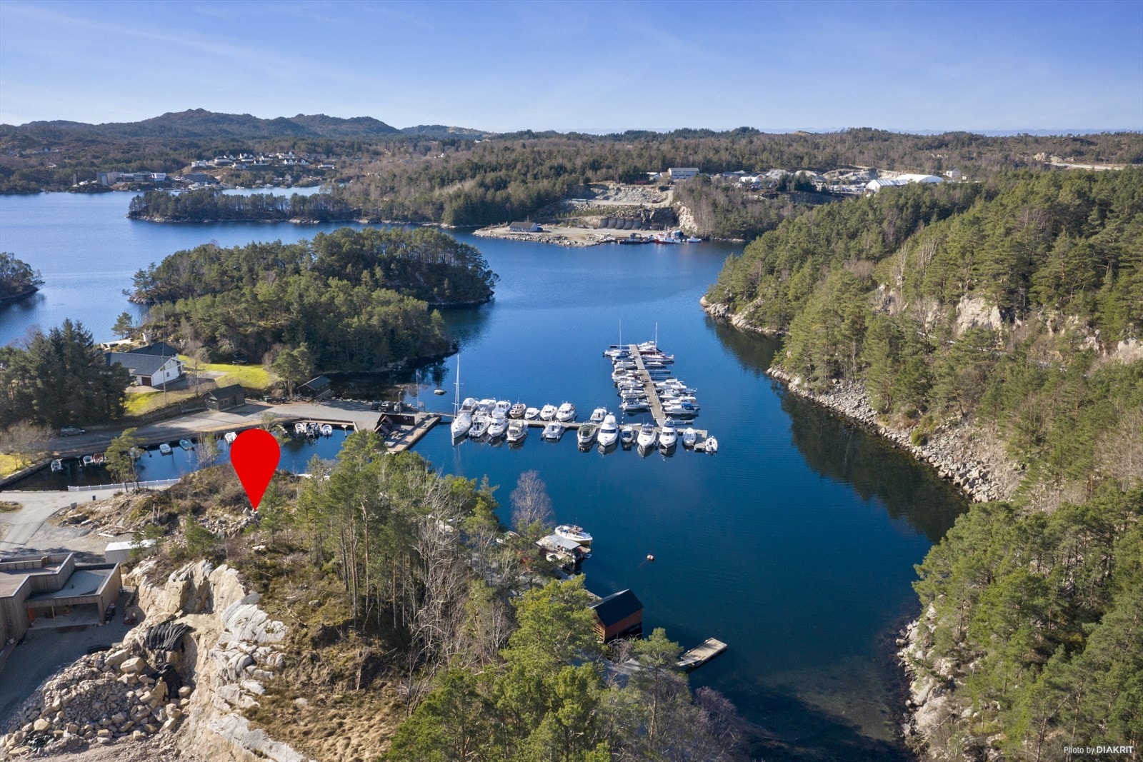 Dronefoto mot Innværfjorden Galleribilde