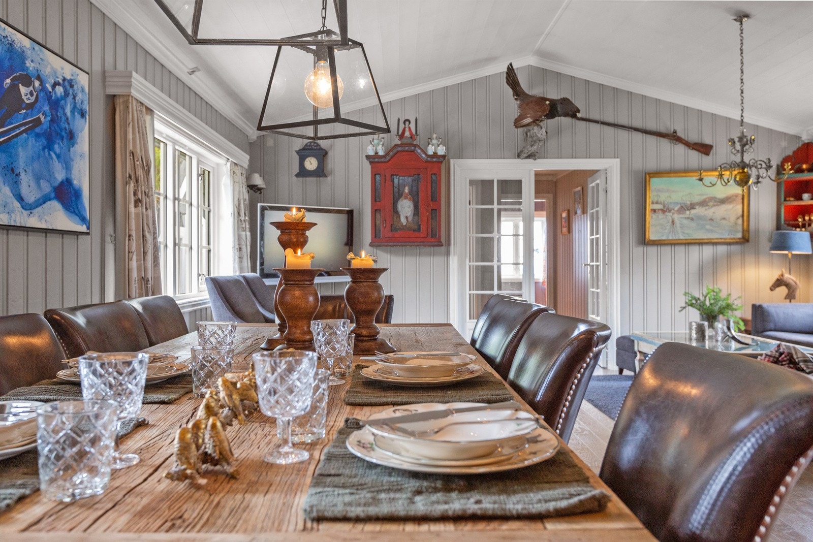 Fra spisebordet kan både gode smaker og nydelig utsikt nytes. Galleribilde