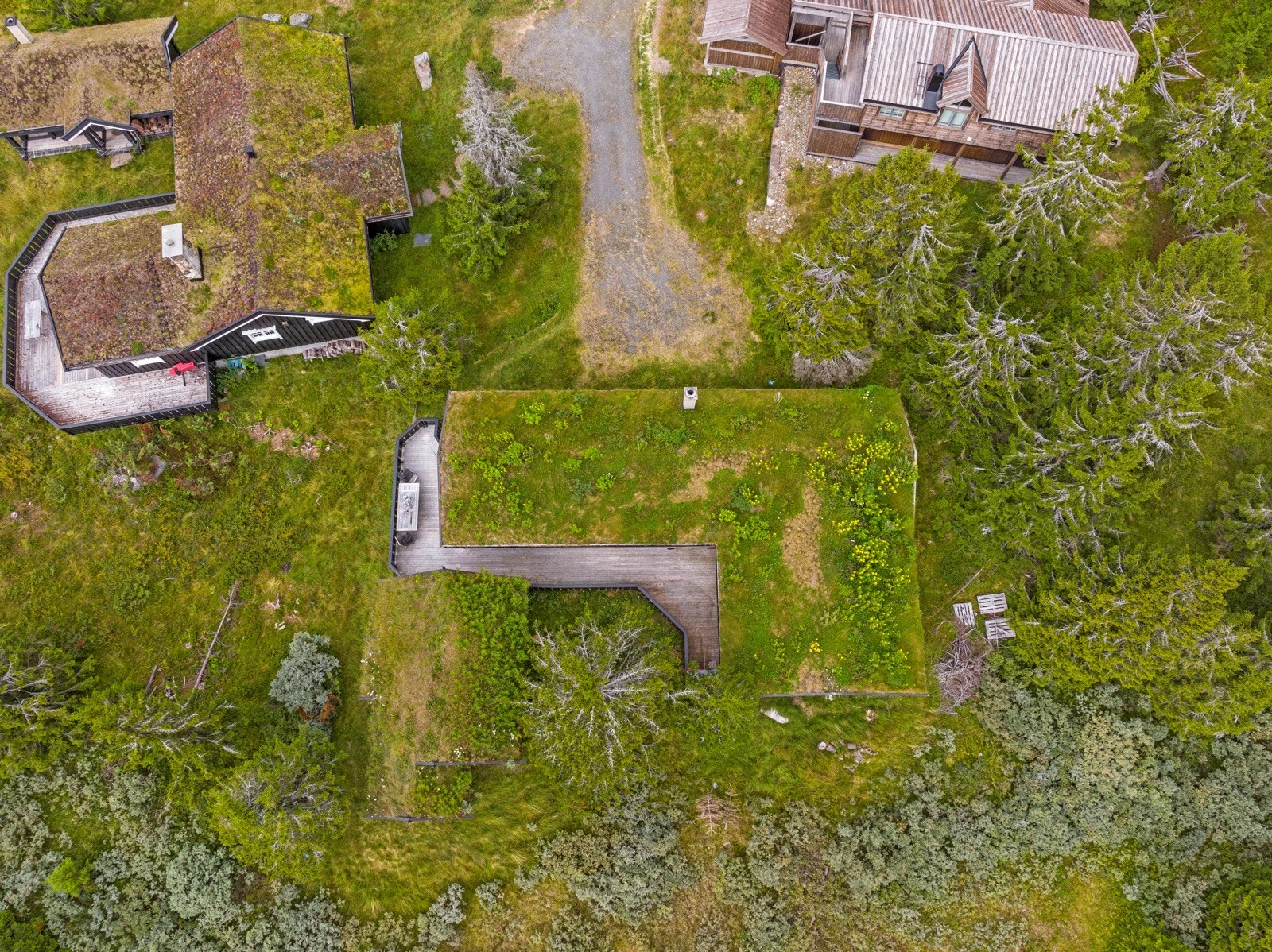 Eindommen består av hytte og anneks. Galleribilde