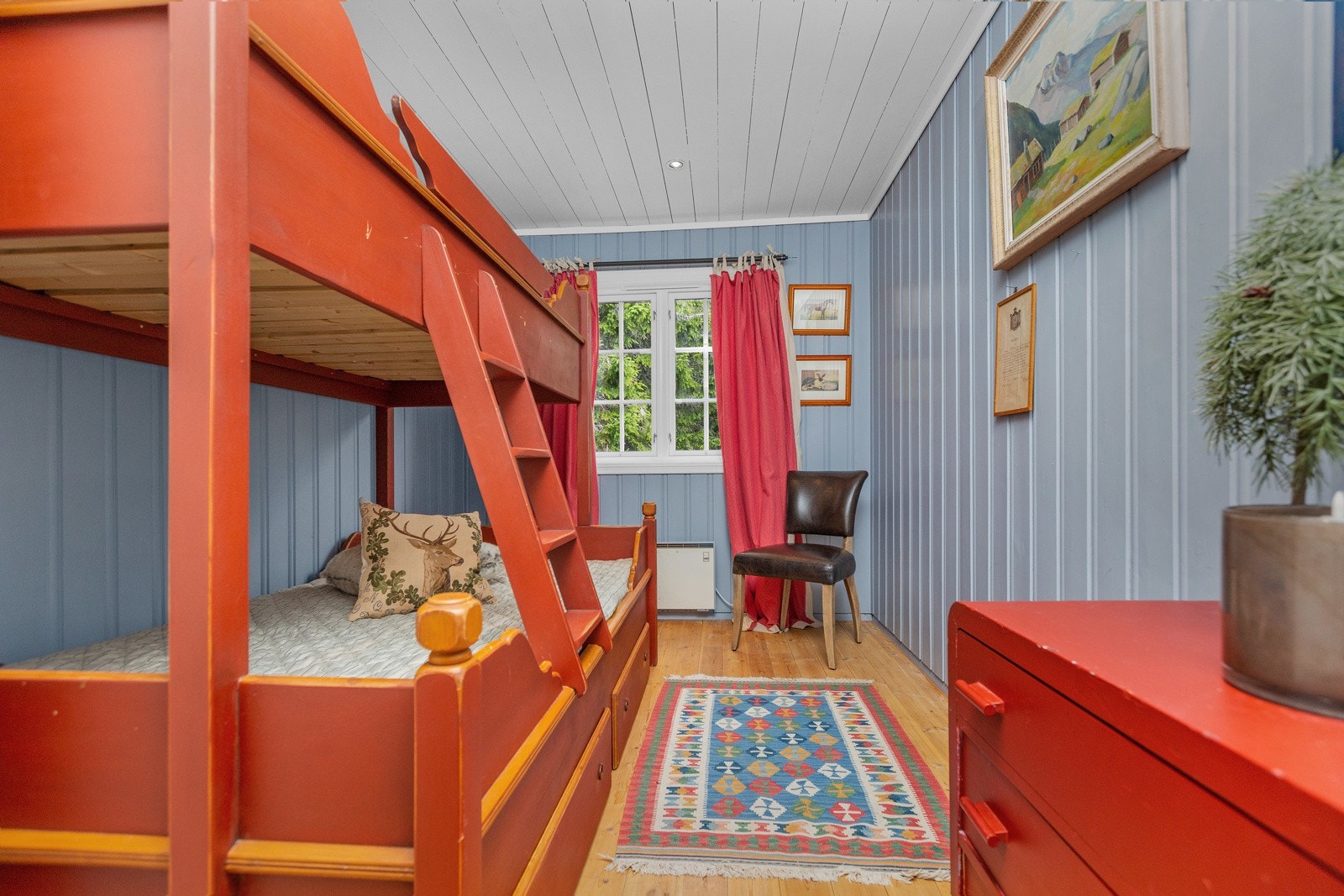 De tre andre soverommene er alle utstyrt med familiekøyseng. Galleribilde