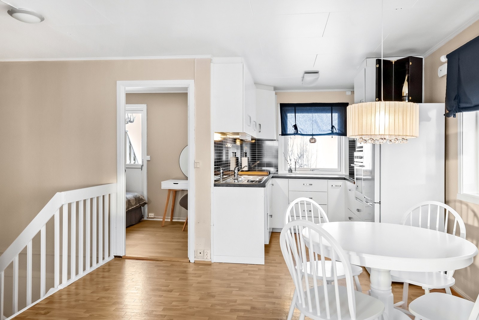 Kjøkken og spiseplass Galleribilde