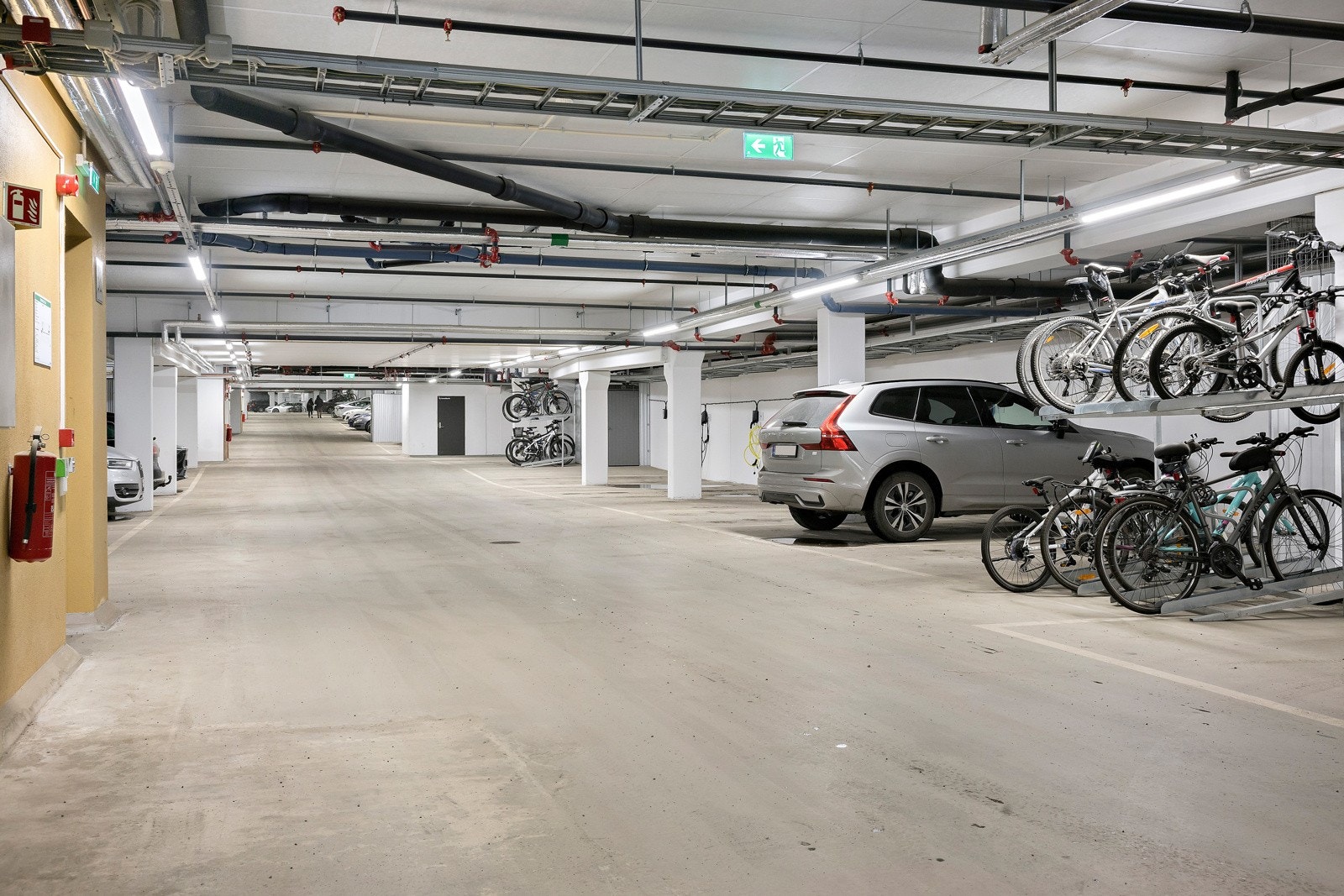 Det medfølger fast garasjeplass som er tilrettelagt for el-billader i lukket anlegg Galleribilde