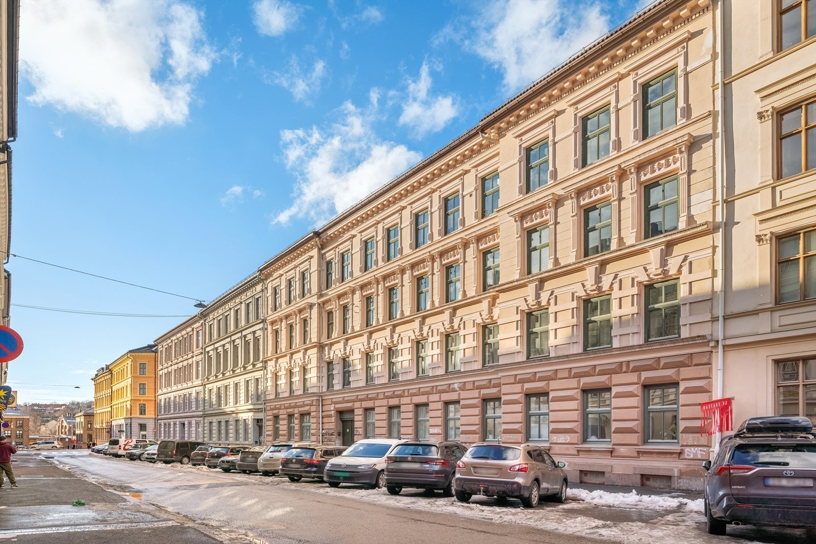 Du finner parkeringsmuligheter i gate rett utenfor Galleribilde