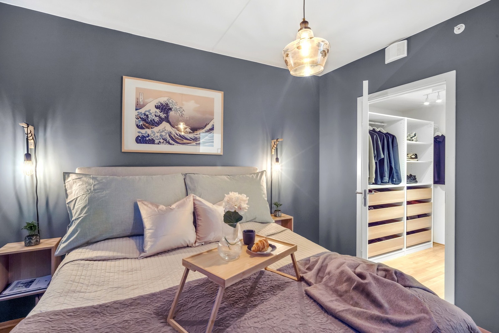 I tilknytning til soverommet finner man et praktisk walk-in closet. Galleribilde