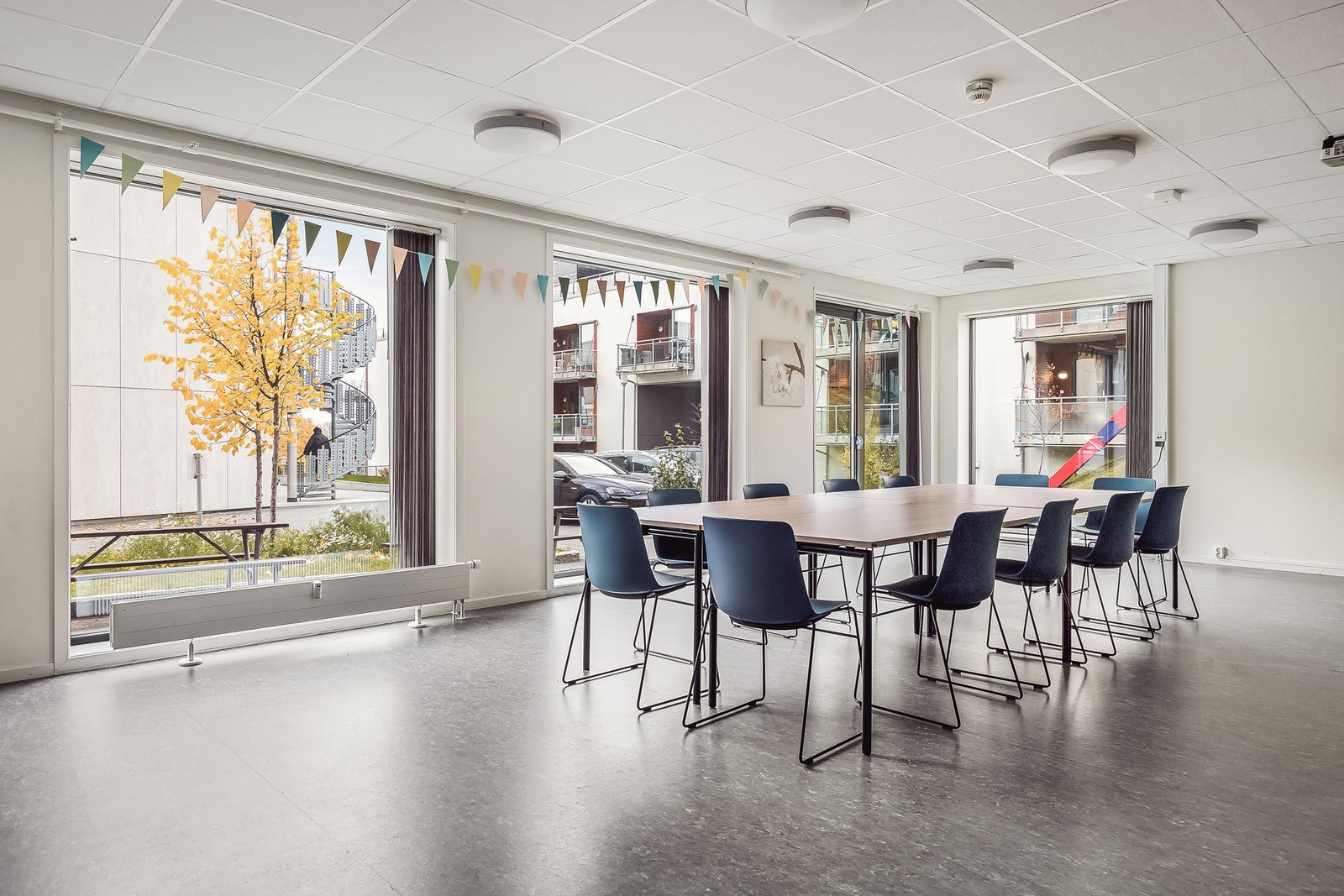 ...og et romslig festlokale. Et veldig kjekt tilbud til beboerne i sameiet/velforeningen! Galleribilde